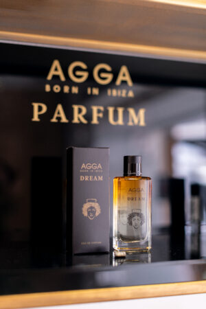 MODELO AGGA PARFUM